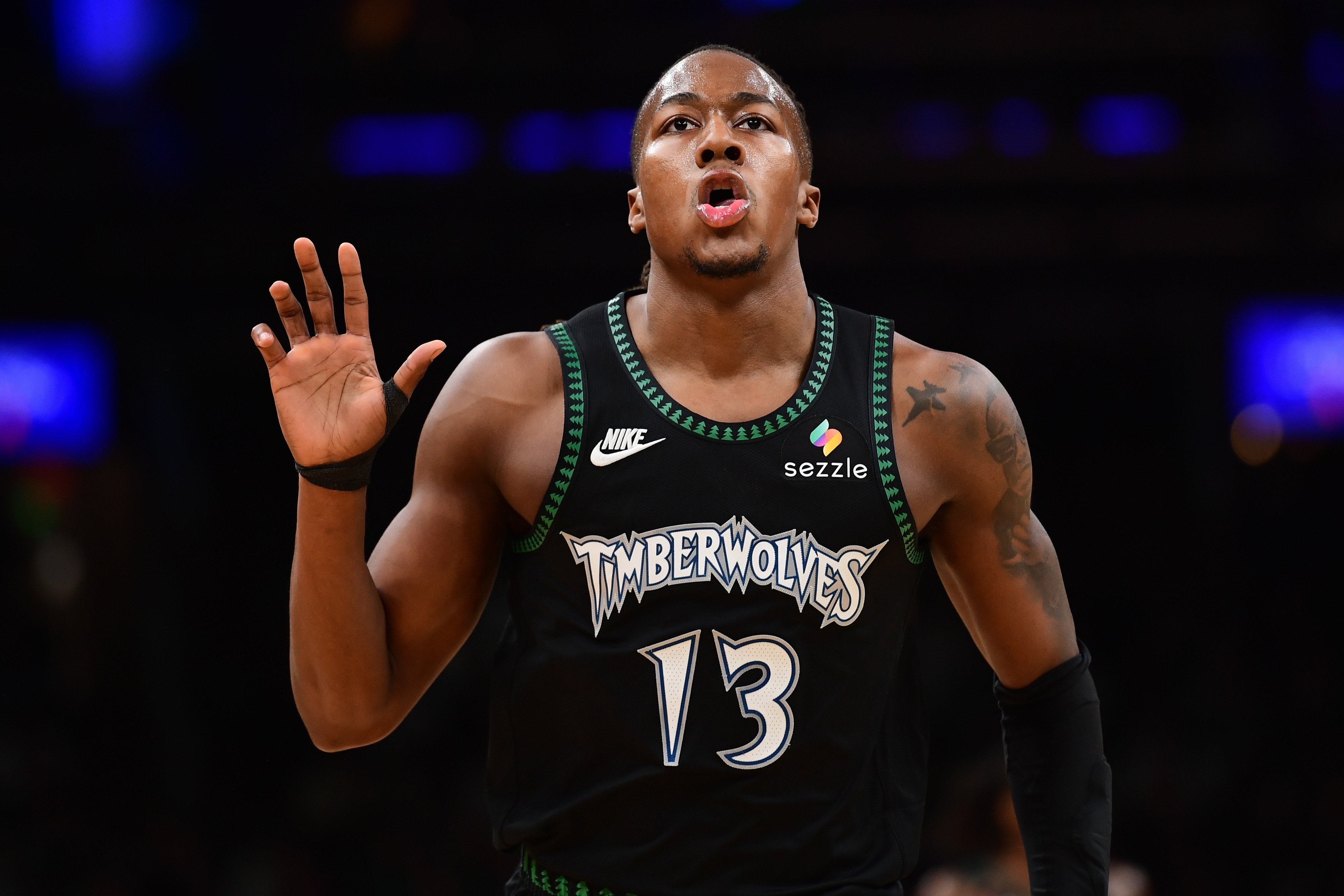 德甲投注-道苏姆代表森林狼首发4胜1负 场均19分9板7助 三分命中率48%